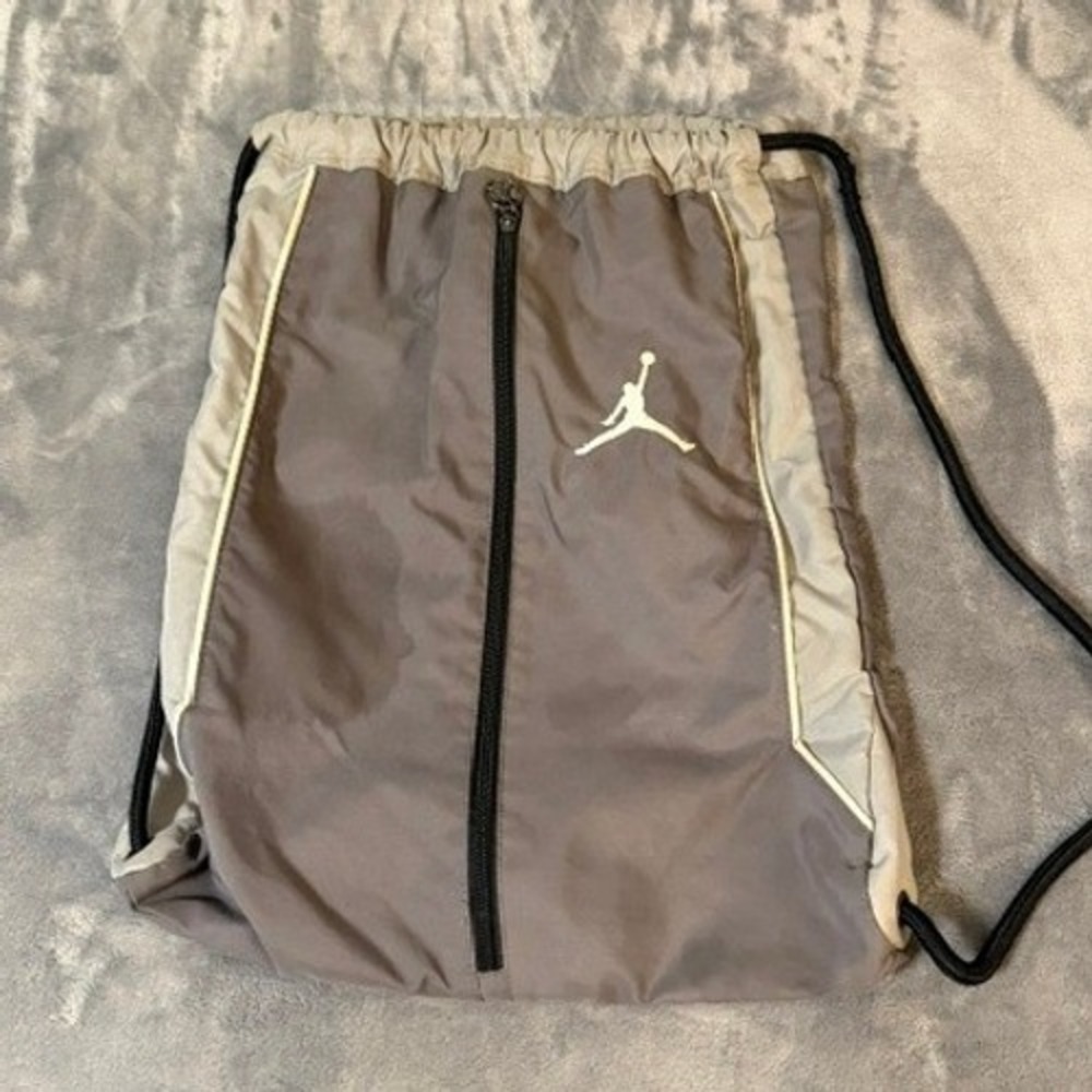 Jordan Drawstring Bag Unisex OS Grey Silver Cinch Sack Front Zip Athletic 5764